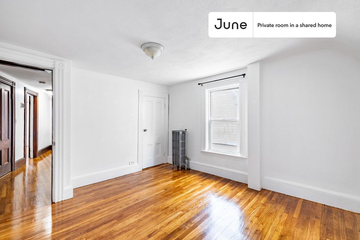 Primary Photo - Private bedroom in 7 bed/1 bath Home