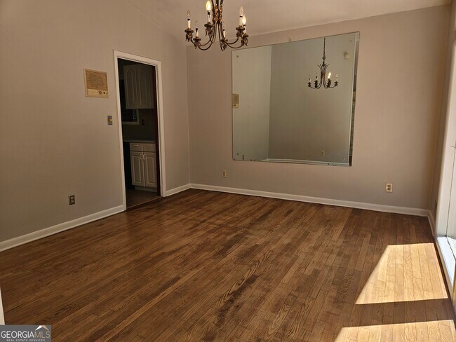 Foto del edificio - 3543 Cloudland Dr