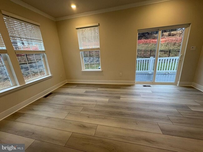 Building Photo - 1717 Water Xing Rd