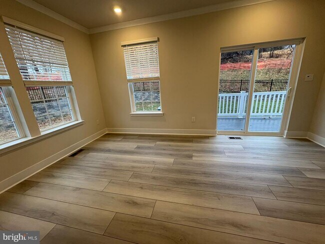 Foto del edificio - 1717 Water Xing Rd