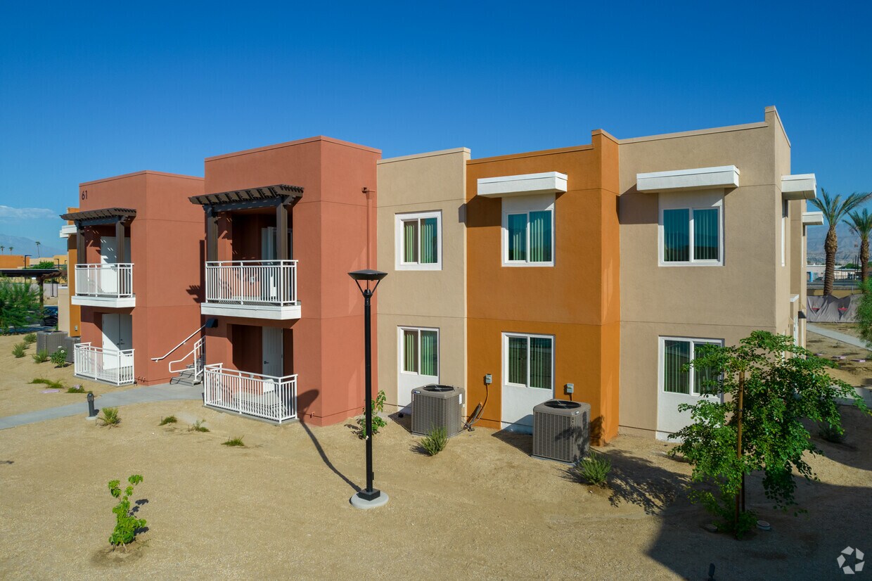 Foto principal - 46170 Jefferson St