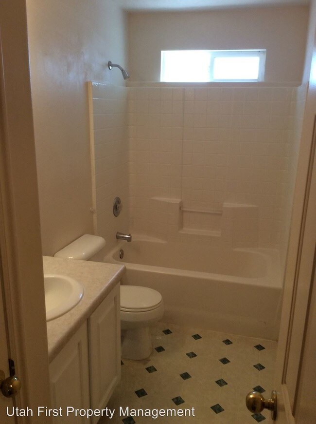 Foto del edificio - 67 N 200 E