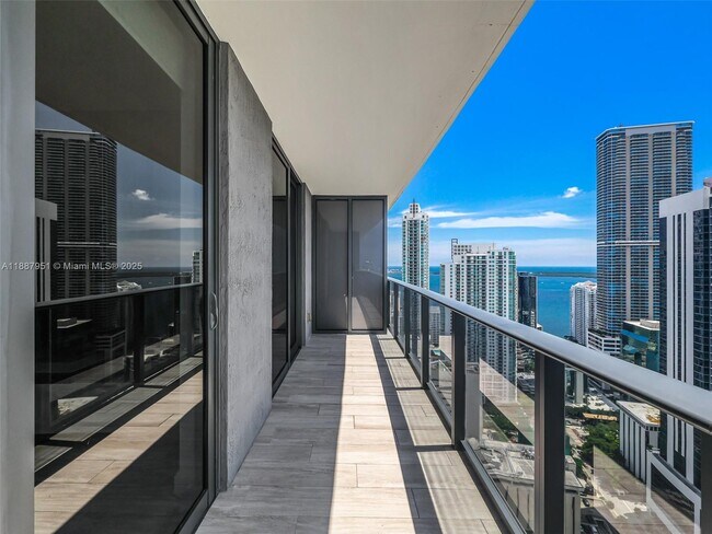 Foto del edificio - 45 SW 9th St