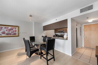 Building Photo - 1200 Brickell Bay Dr