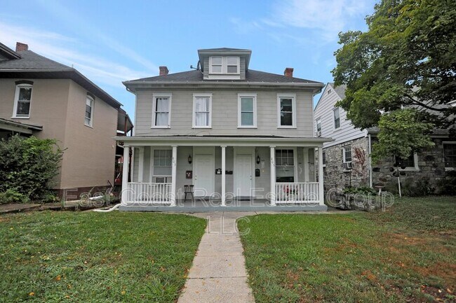 Building Photo - 803-805 Woodland Way