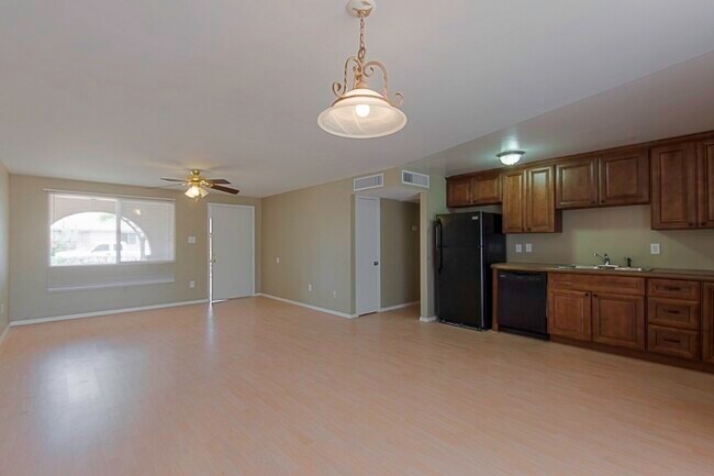 Building Photo - 3635 E Ludlow Dr
