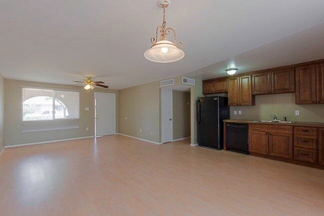 Foto del edificio - 3635 E Ludlow Dr