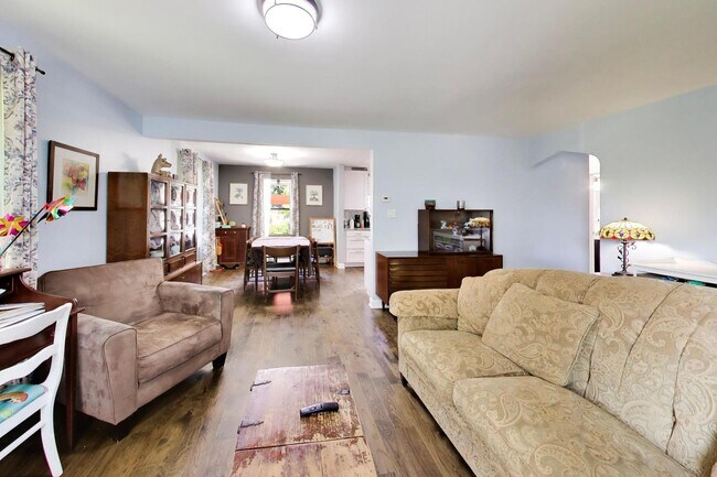 Foto del edificio - 8326 N Kostner Ave