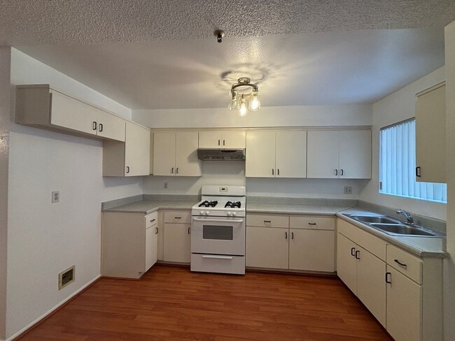Building Photo - 403 Porter St