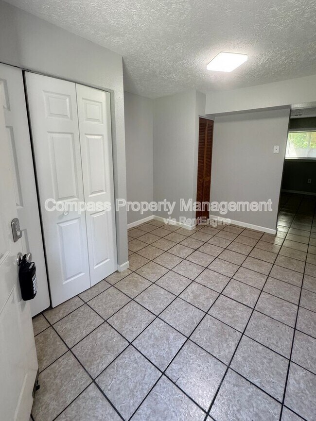 Foto del edificio - 3630 Douglas Ave