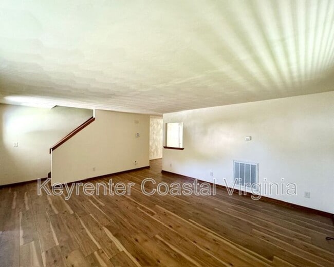 Building Photo - 907 Quash Street