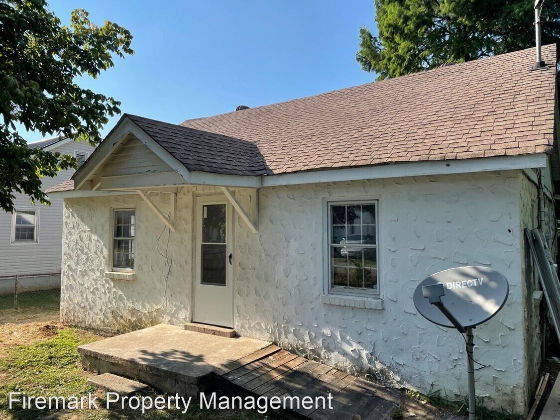 Primary Photo - 2 br, 1 bath House - 409 E. 17th Street