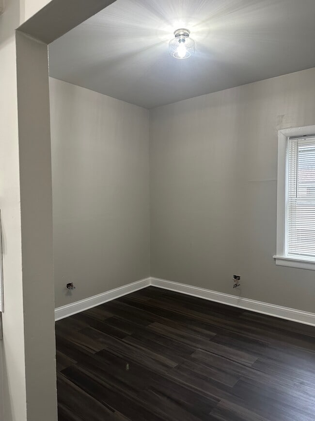 Building Photo - 116 N 21st Ave