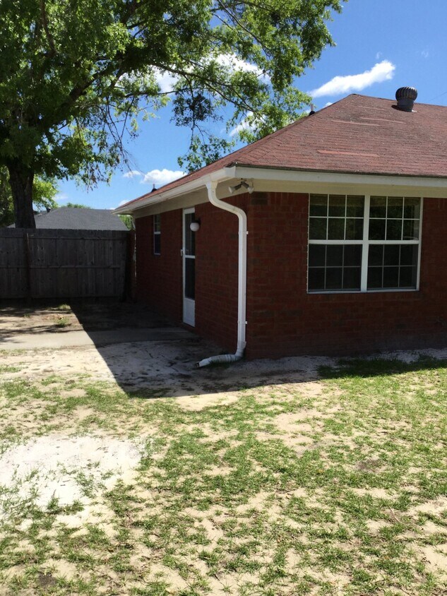 Building Photo - House for Rent