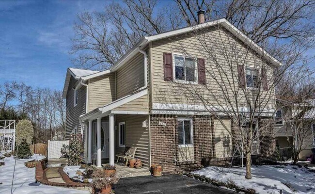 Foto del edificio - 211 Summers Ct