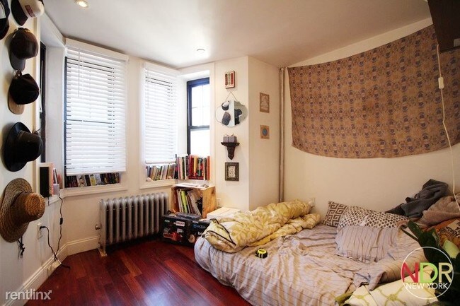 Building Photo - 256 Tompkins Ave