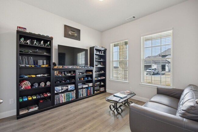 Foto del edificio - 1124 Macgregor Ln