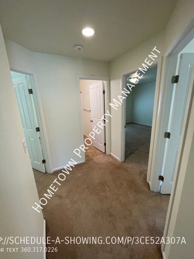 Building Photo - Beautiful 5 bedroom 3 bath home with offic...