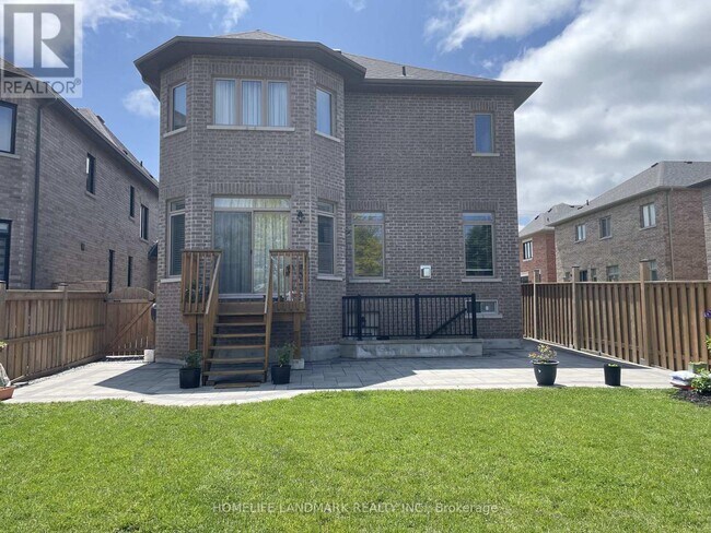 Photo du bâtiment - 35 Queen Magdalene Pl