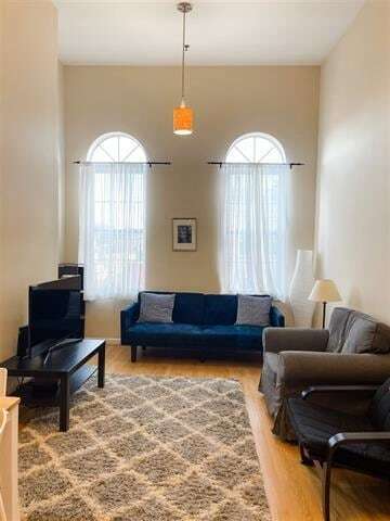 Building Photo - 420 Monroe St