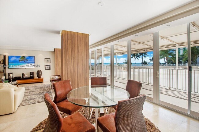Foto del edificio - 600 Grapetree Dr