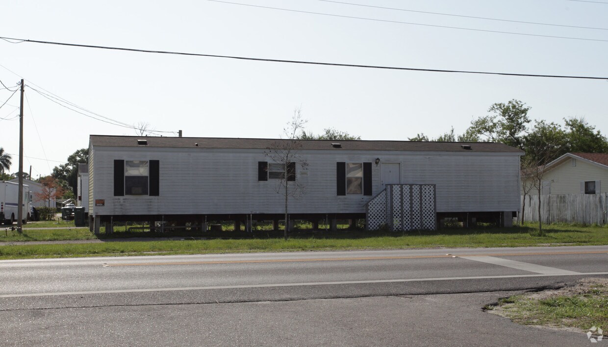 Building Photo - 820 Andres Ln