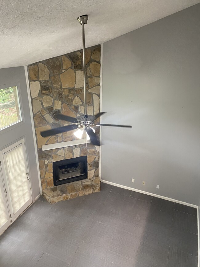 Living room - 6133 Princeton Ave