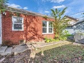 Building Photo - 4625 Bell St