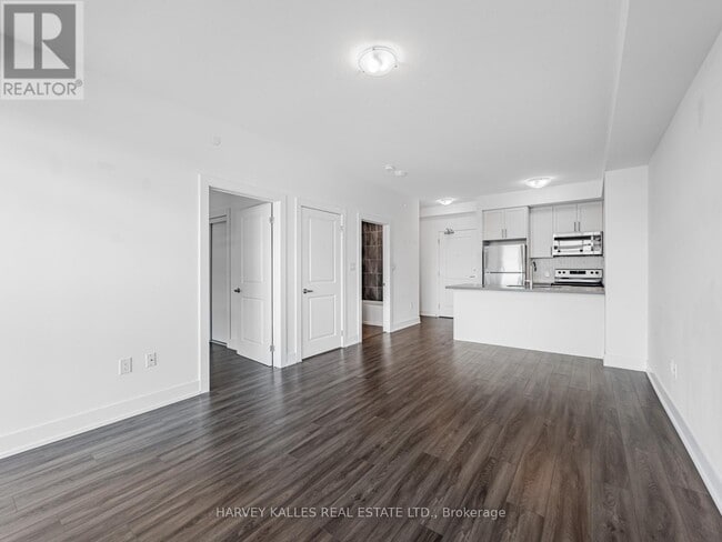 Building Photo - 460 Dundas St E