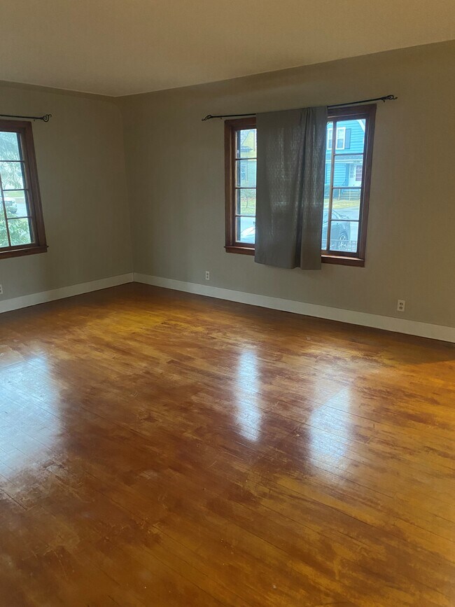 Building Photo - 1663 5th St