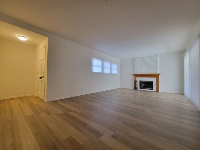 Foto del edificio - 7118 Irondale Ave