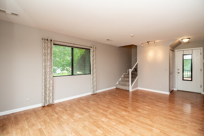 Building Photo - 197 Uteg St