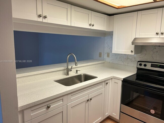 Building Photo - 8999 SW 123rd Ct