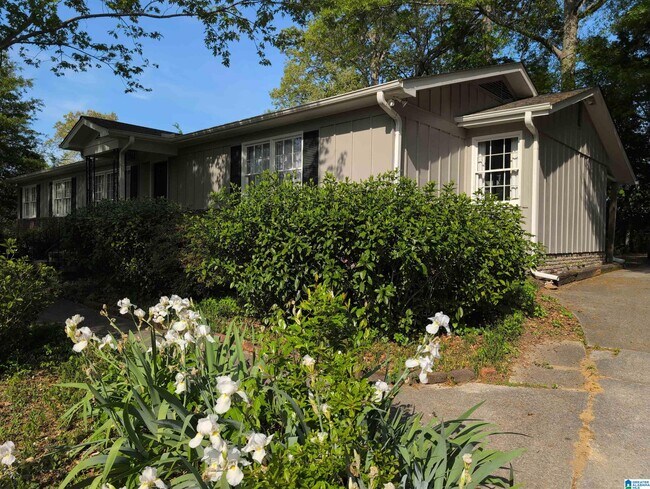 Foto del edificio - 3000 Dolly Ridge Dr