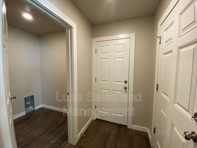 Foto del edificio - 733 SW 13th St