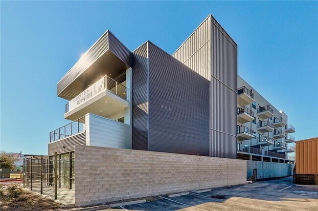 Foto del edificio - 6444 Burnet Rd