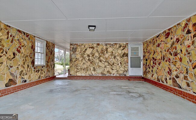 Building Photo - 500 Circle Dr