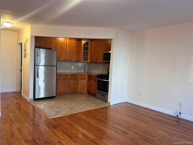 Building Photo - 1031 Halsey St