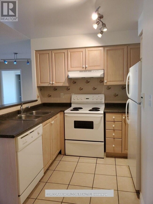 Building Photo - 7 Lorraine Dr