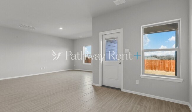 Building Photo - 908 Birch Dr