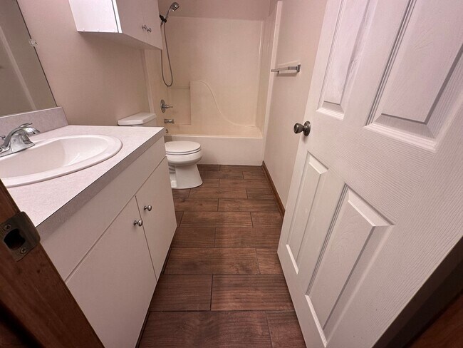 Building Photo - Great 3/2 Duplex!