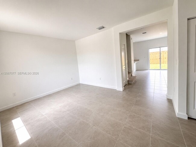 Building Photo - 2608 SE 25th Ct
