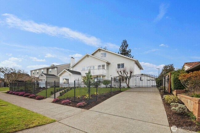Foto del edificio - 2647 39th Ave W