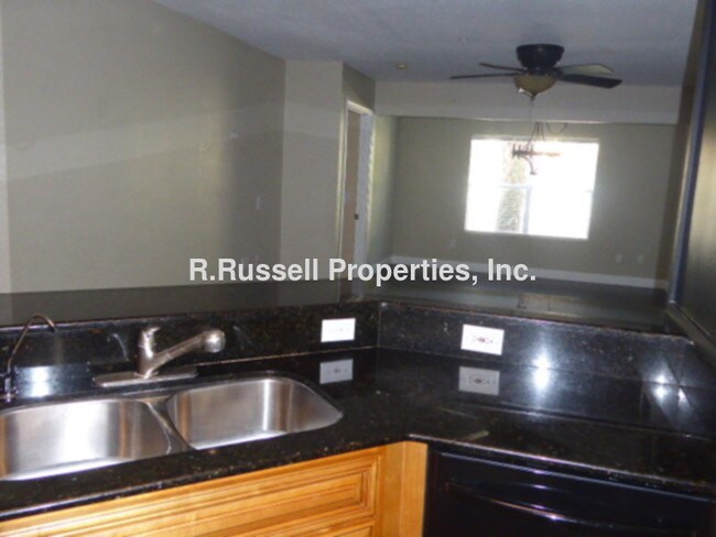 Building Photo - 831 Camargo Way
