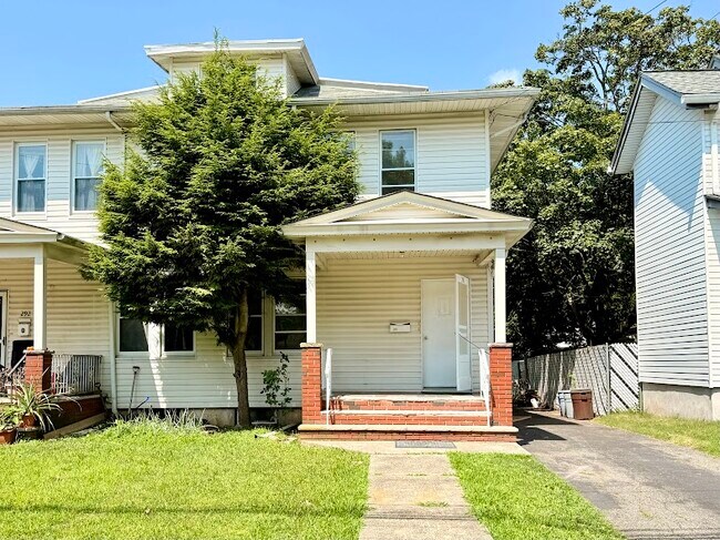 Foto del edificio - 296 Crestview Pl