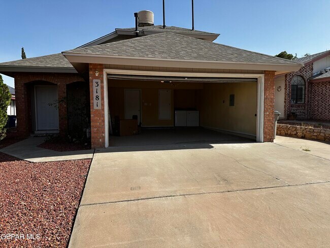 Building Photo - 3181 Queens Garden Cir