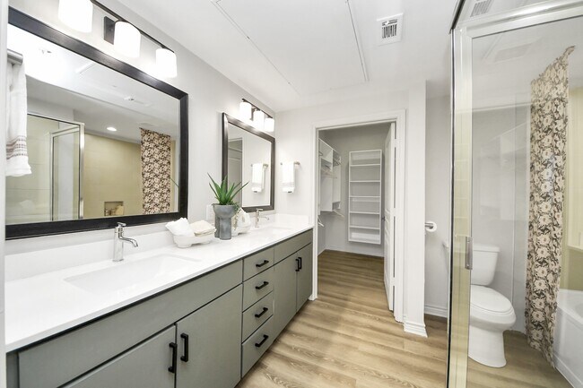 Foto del edificio - 3003 Memorial Ct