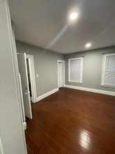 Building Photo - 595 William St