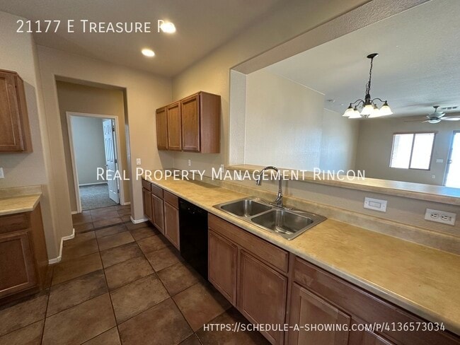 Building Photo - 21177 E Treasure Rd