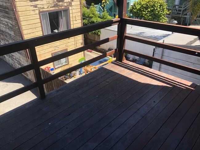 Building Photo - PRICE REDUCED - Remodeled top floor rent c...